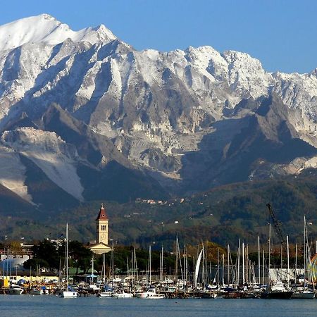 Between Pisa And 5 Terre Marina Di Carrara Exterior foto